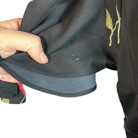 Ashley Graham Beyond Short Sleeve Cold Shoulder Mini Dress Black Red Floral M - Picture 5 of 12